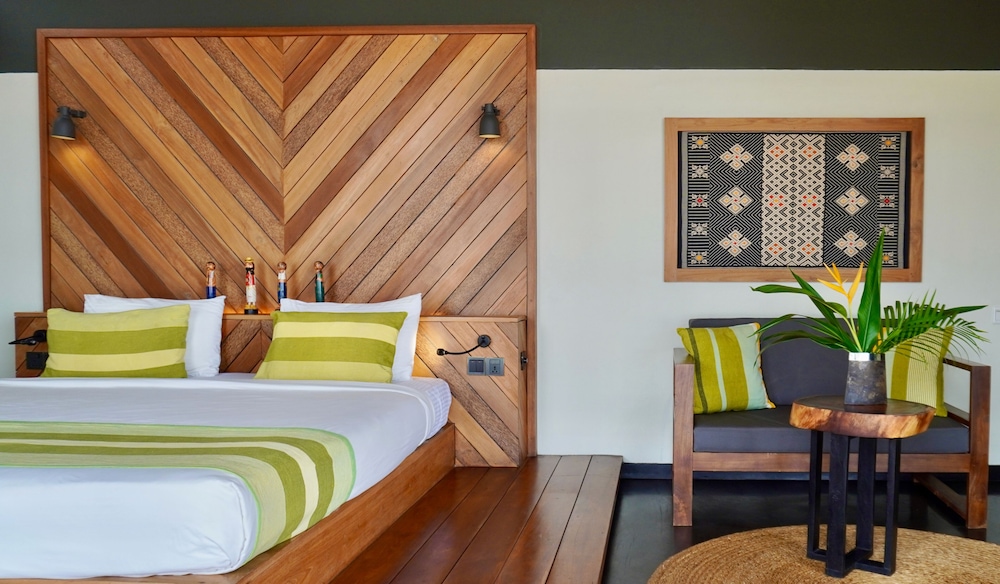 ROOM, OCEAN FRONT