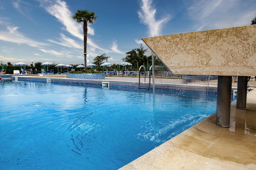 Hotel Villa Sara 38/60