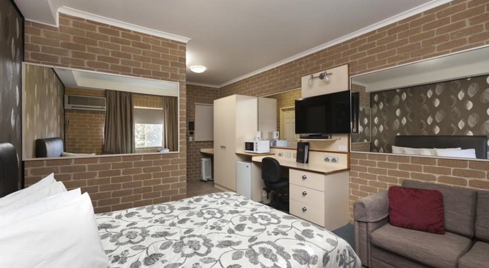 Grand Manor Motor Inn 16/32