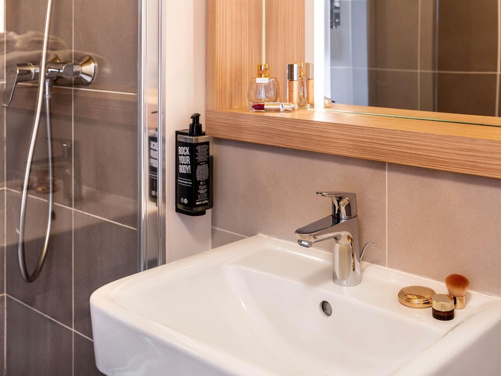 ibis Styles Prevessin Geneve Aeroport 49/50