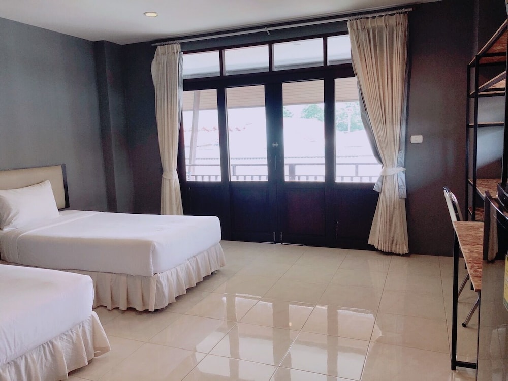 Laem Din Hotel 6/16
