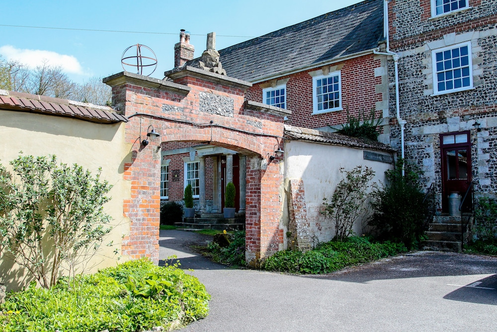 Rollestone Manor 43/47