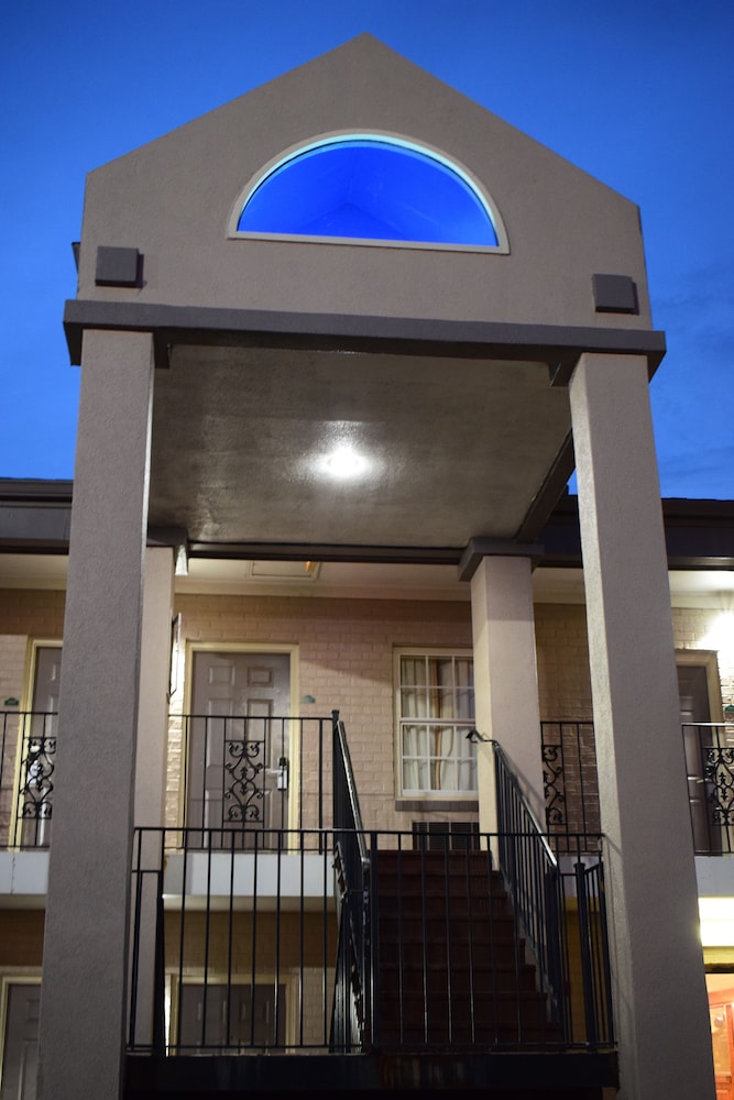 Econo Lodge At The University 2/41