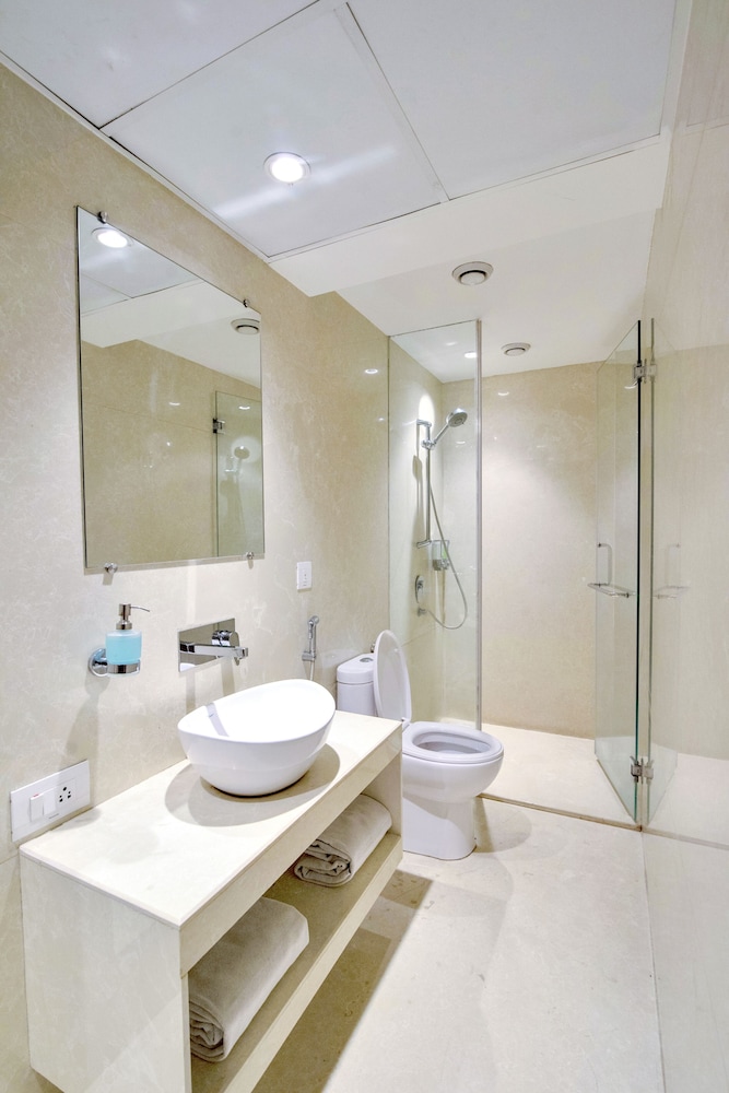 HOTEL EMERALD PARK-SHARANPUR 32/36