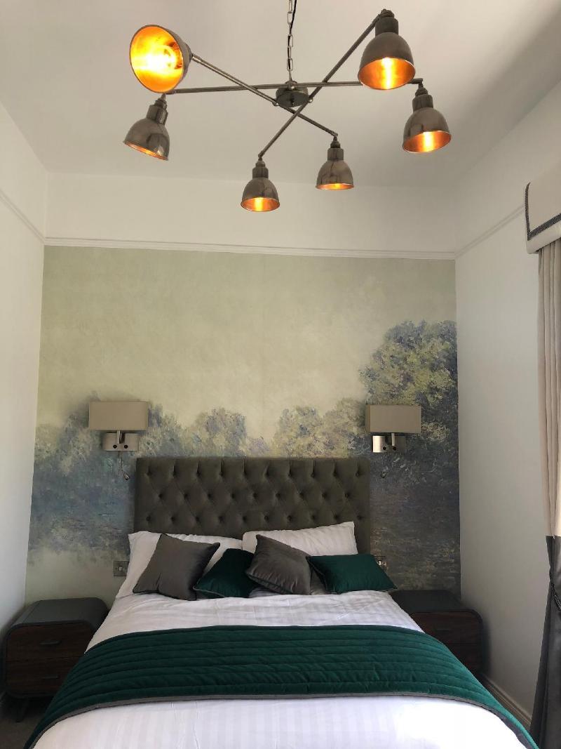 Room 1, Deluxe