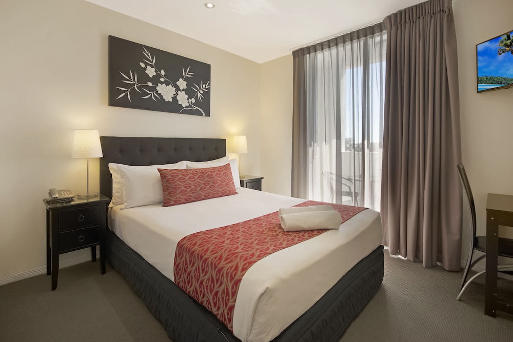 3 BEDROOMS, DELUXE
