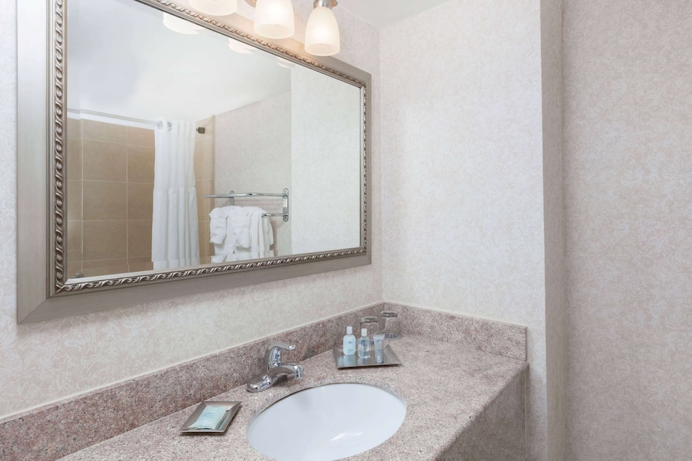 Wyndham Virginia Beach Oceanfront 12/64