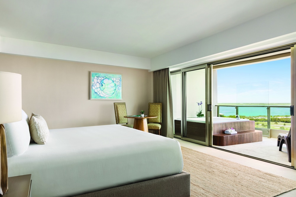 Grand, Master, Suite, King Bed, Sunset View
