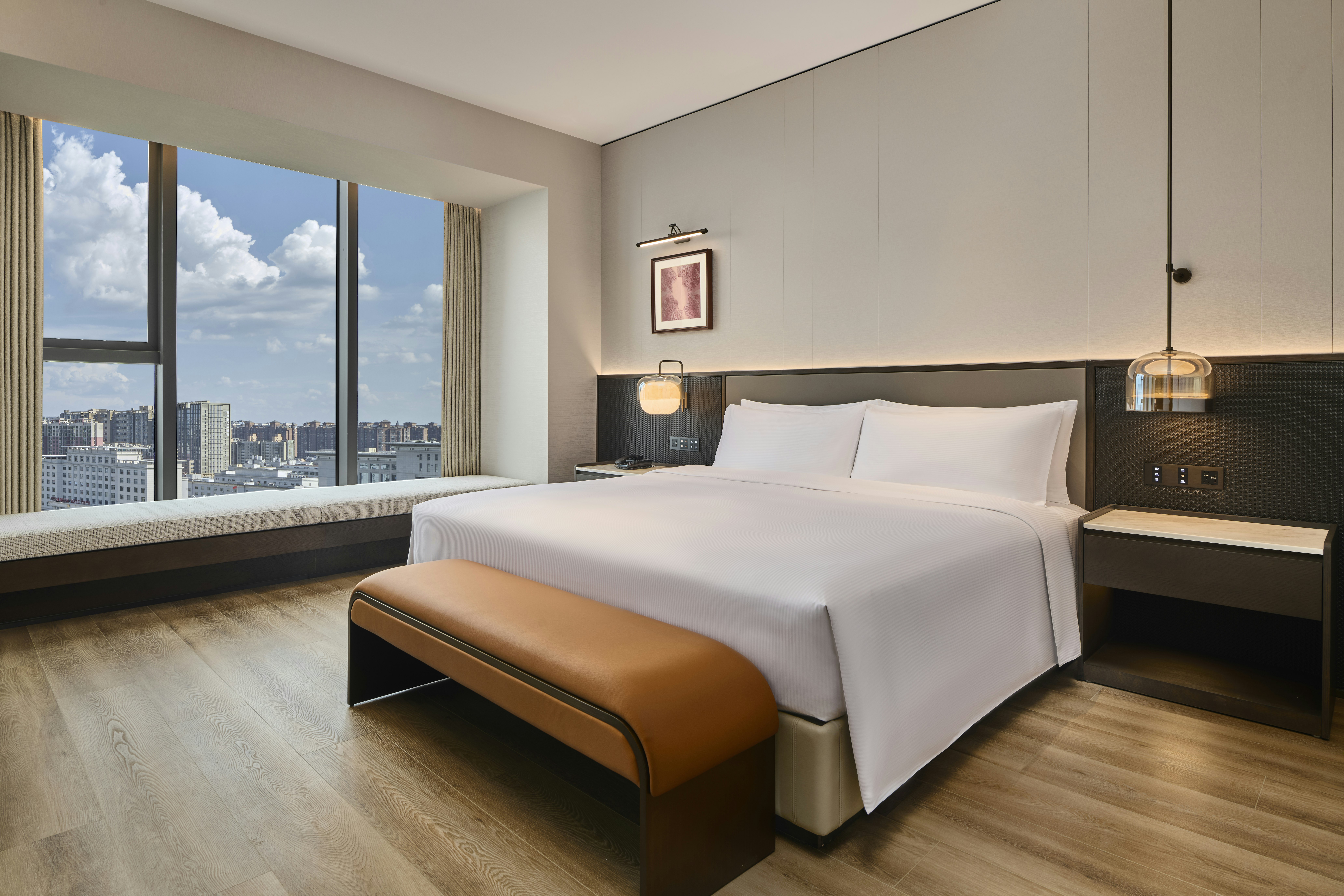 PREMIUM, SUITE, KING BED
