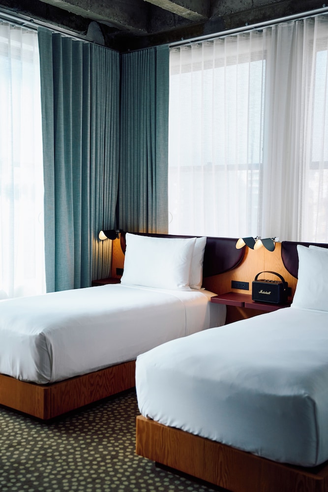 Renovated, Tri, Suite, Queen and Twin Beds, Queen Bed