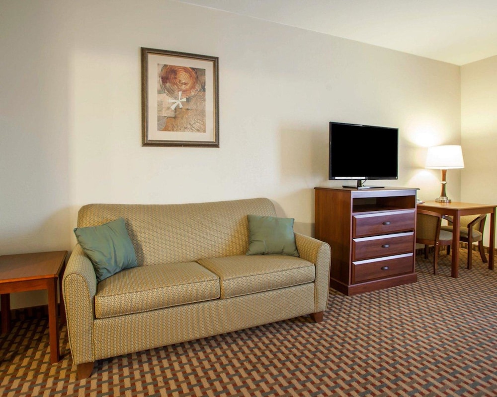 Comfort Inn and Suites Harrisonville 30/48