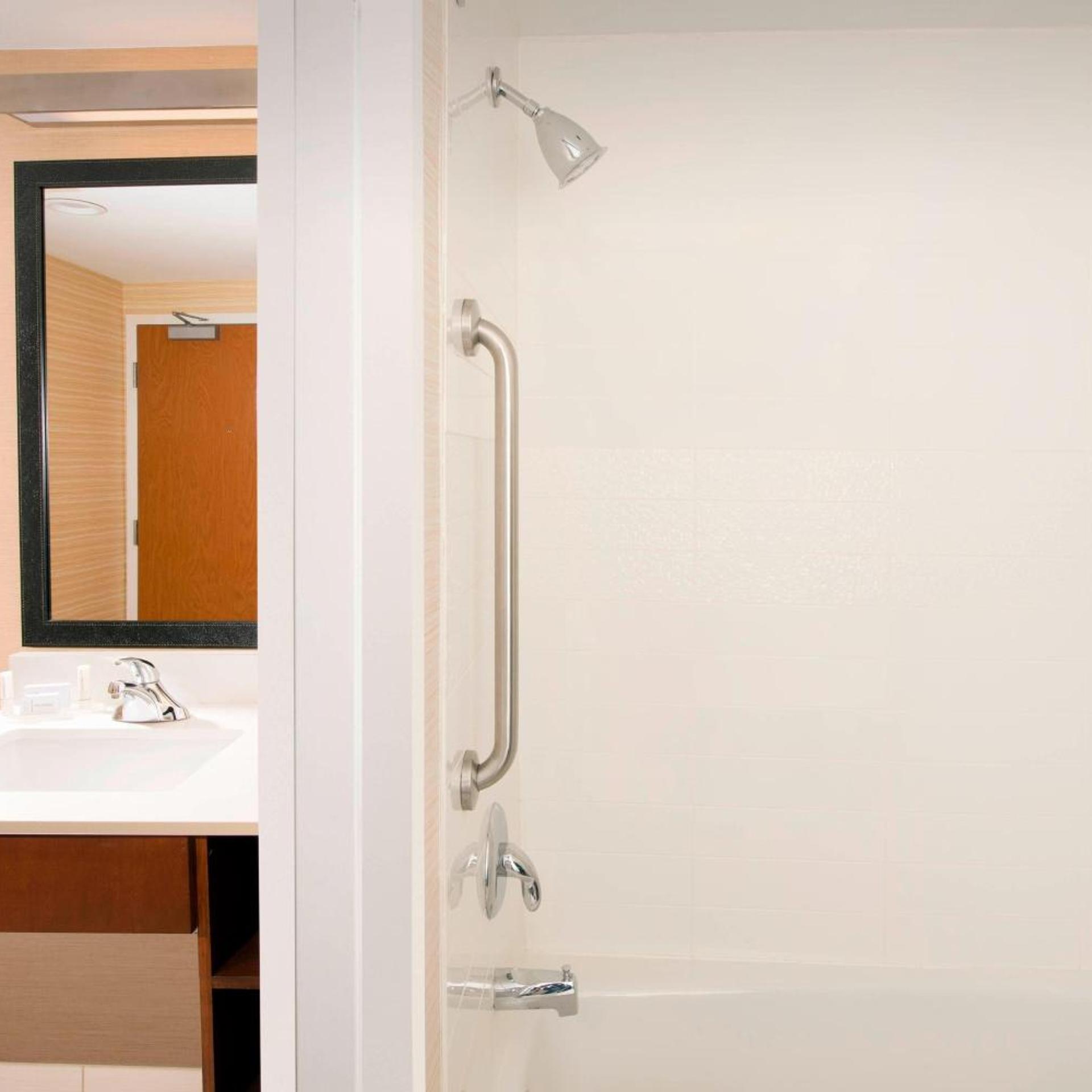 جناح كبير بسرير كينج، Fairfield Inn & Suites by Marriott Albany East Greenbush 5/5