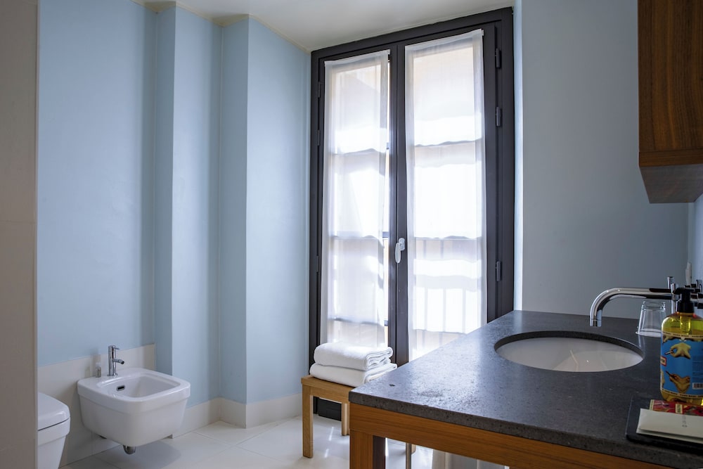 Savona 18 Suites 72/74