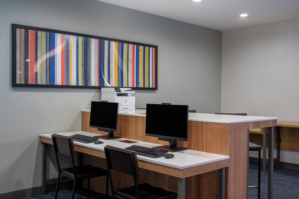 Holiday Inn Express & Suites - Gilbert - Mesa Gateway Airport 44/50