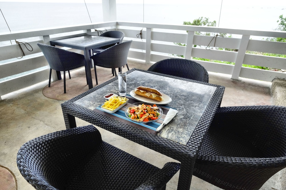 Cliffside Resort Panglao 54/68