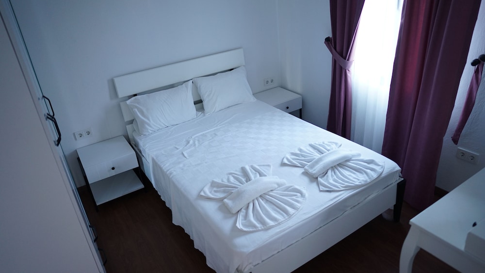 Karyada Hotel 12/50