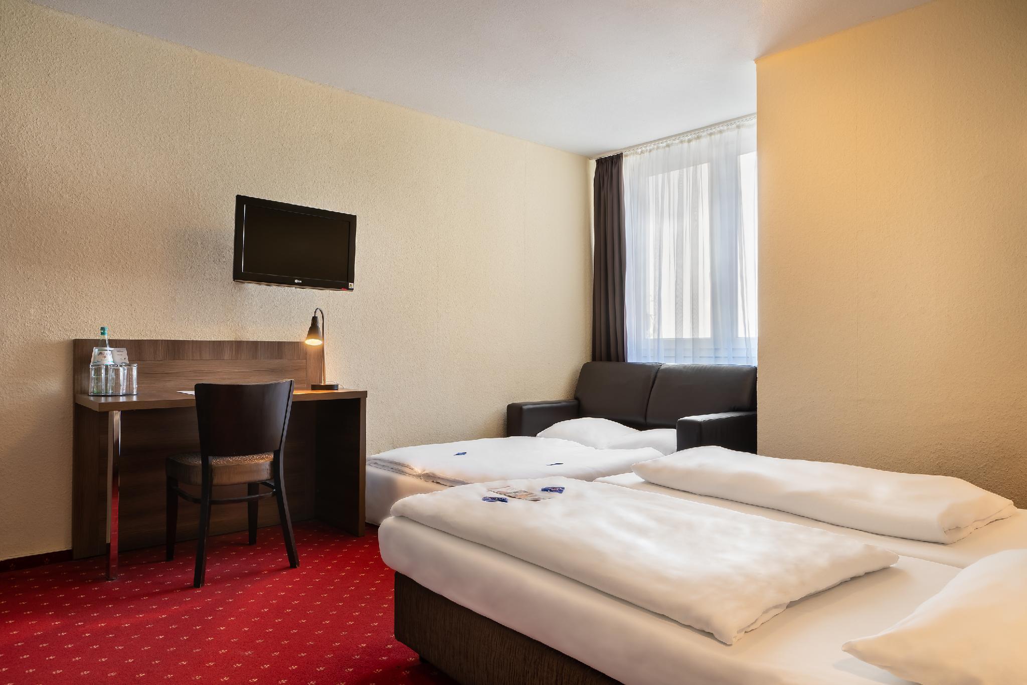 غرفة كومفورت ثلاثية بسرير مزدوج، Hotel Leonet 3/3