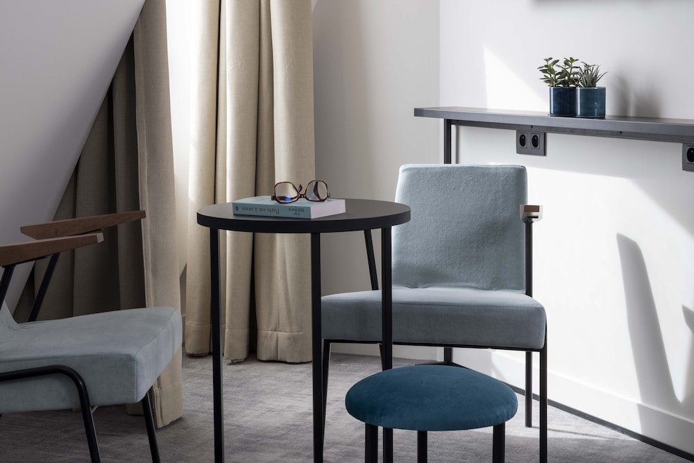 Le 12 Hotel 35/50