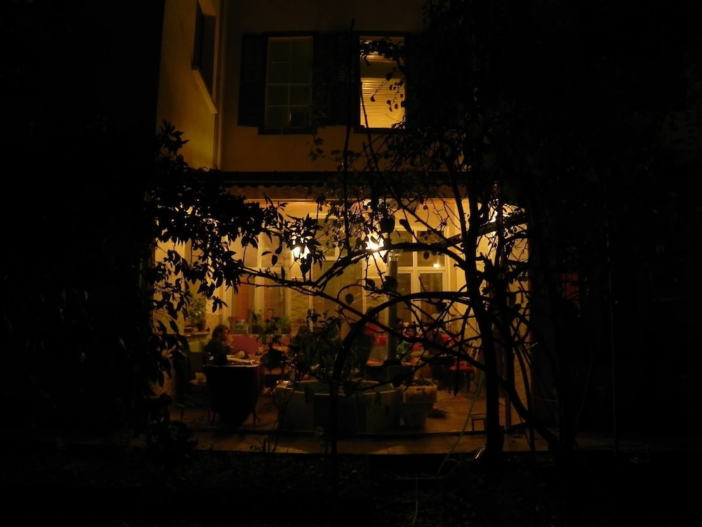 Lotus Garden Hostel 34/35