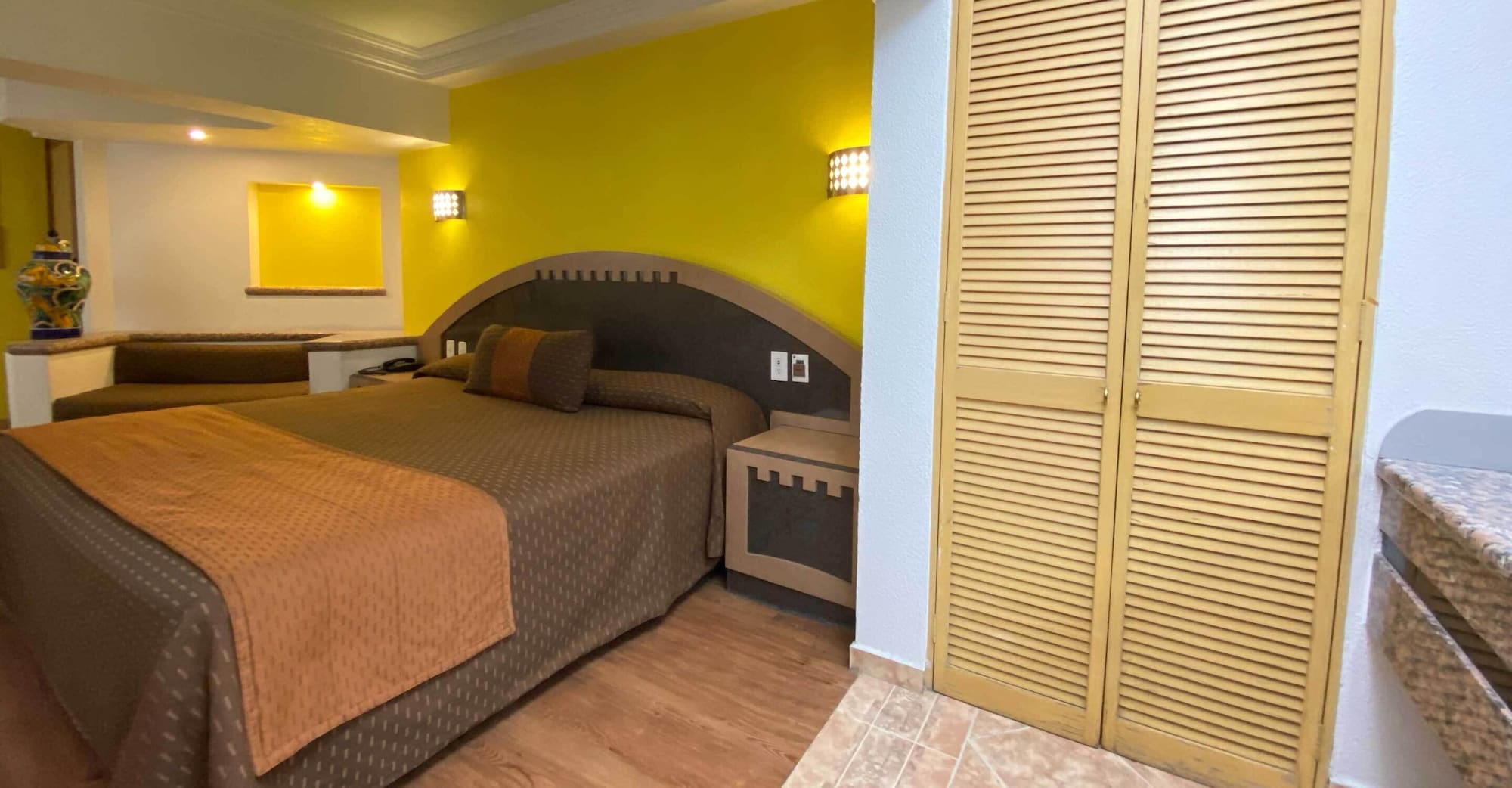 غرفة قياسية بسرير كينج