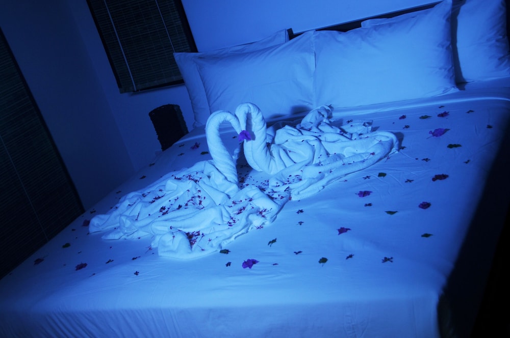 ROOM, DOUBLE BED, SHARED BATHROOM