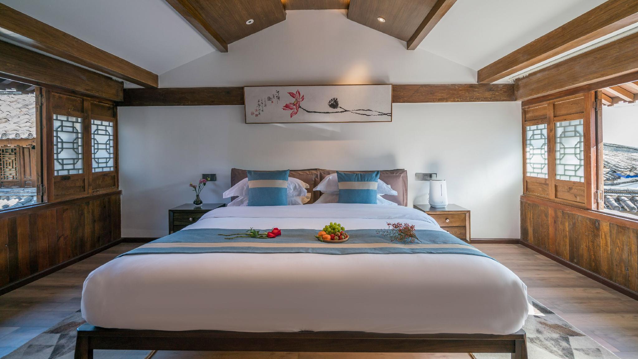 LOFT, SUITE