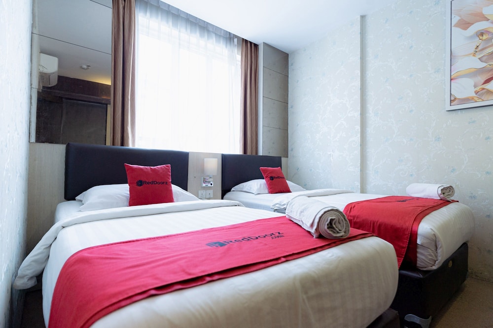 RedDoorz Premium near Grand Batam Mall 26/50