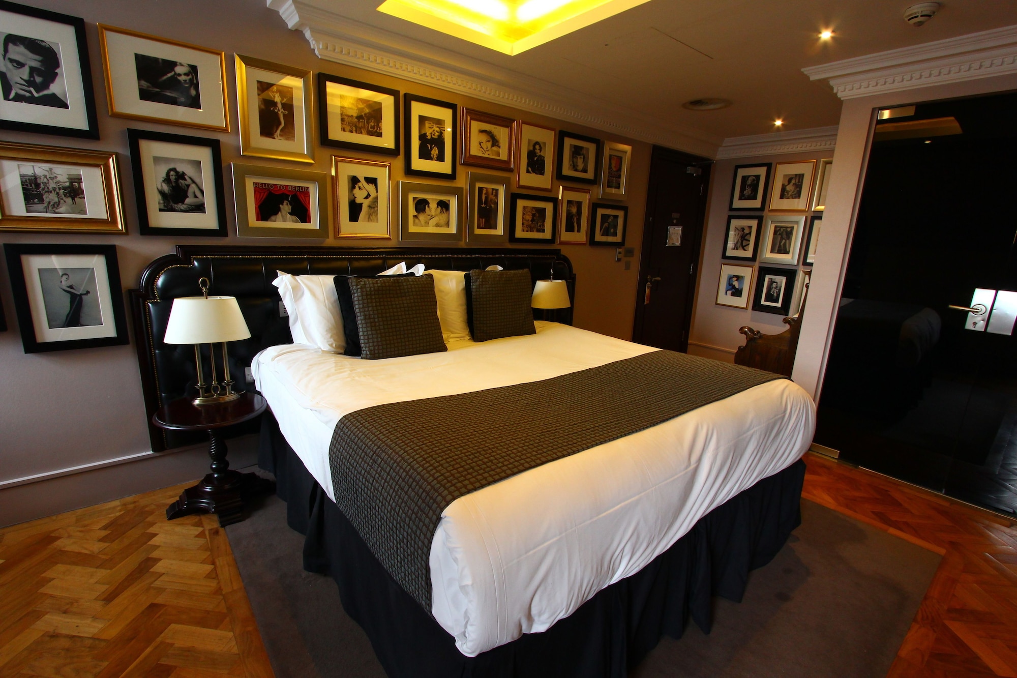 غرفة تنفيذية بسرير كينج، Le Monde Hotel 3/4