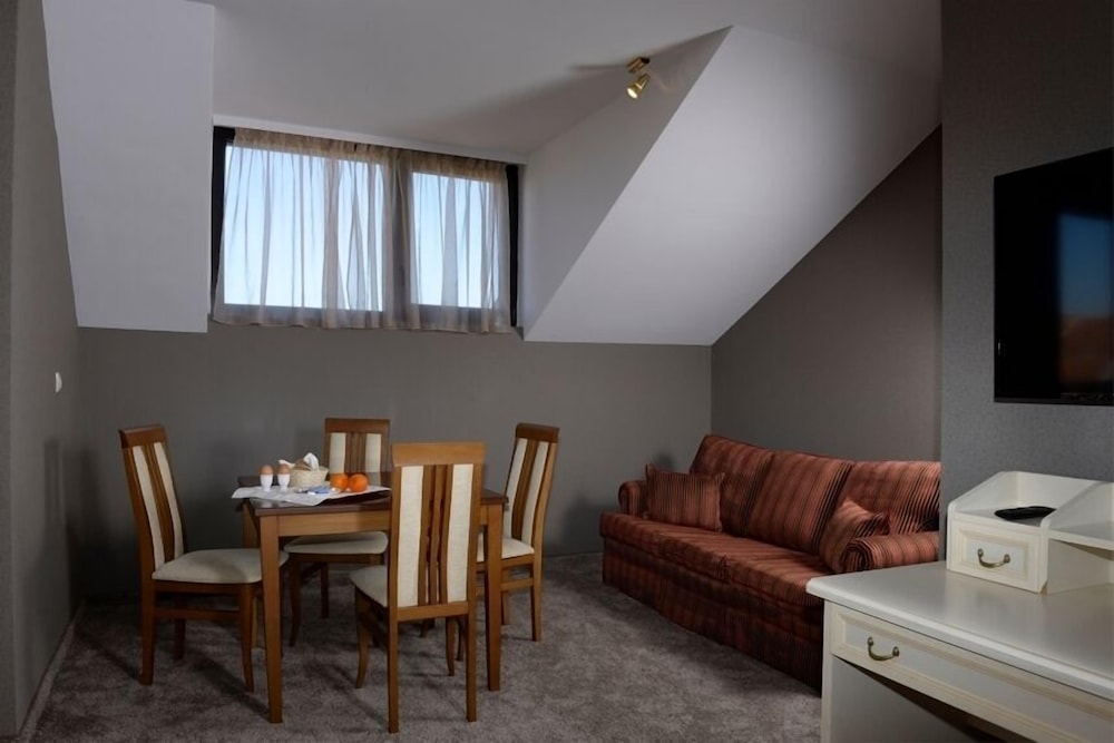 St. George Hotel 27/50