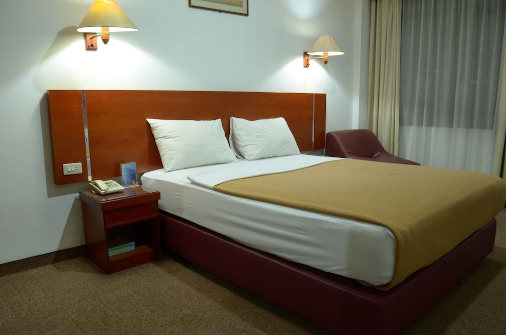 Puri Mega Hotel 14/28