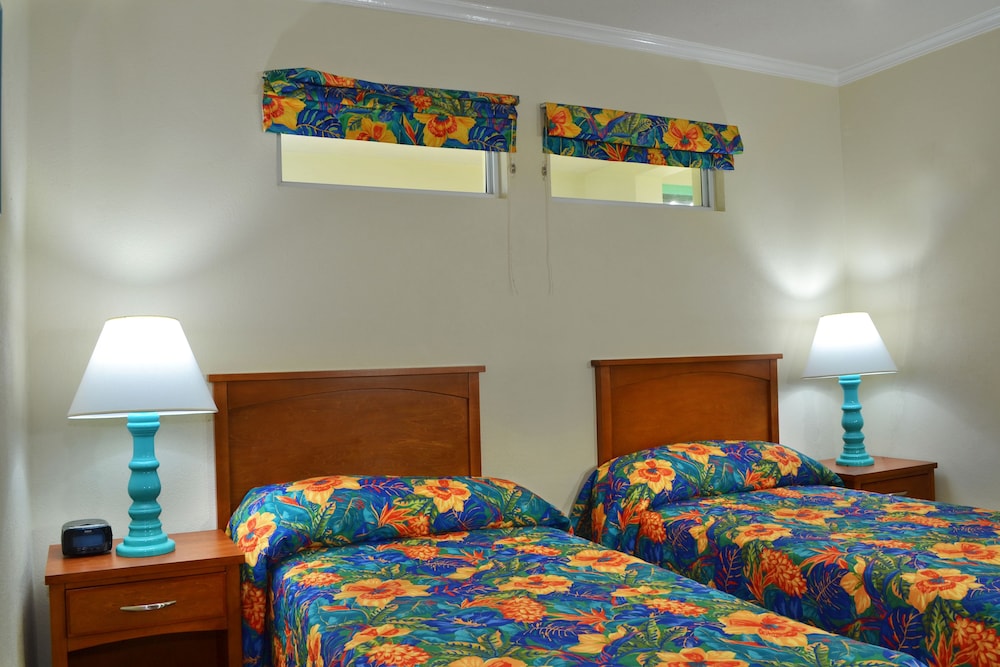 Coral Mist Beach Hotel 13/30