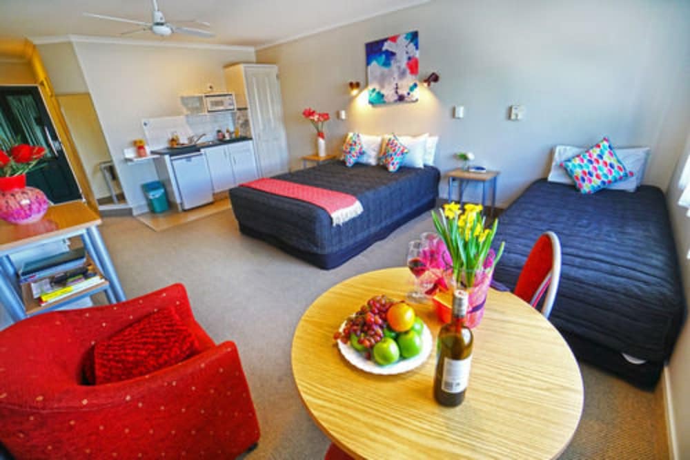 Ashwood Manor Motor Lodge 25/28