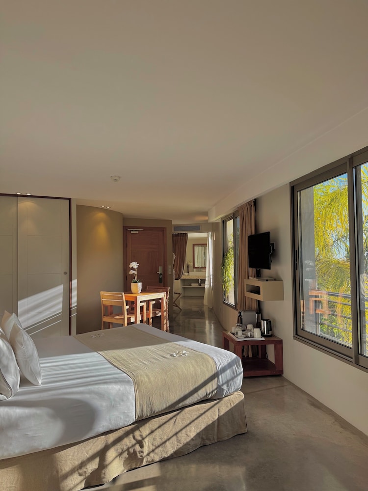 PRESTIGE, SUITE, KING BED, SOFA, TERRACE