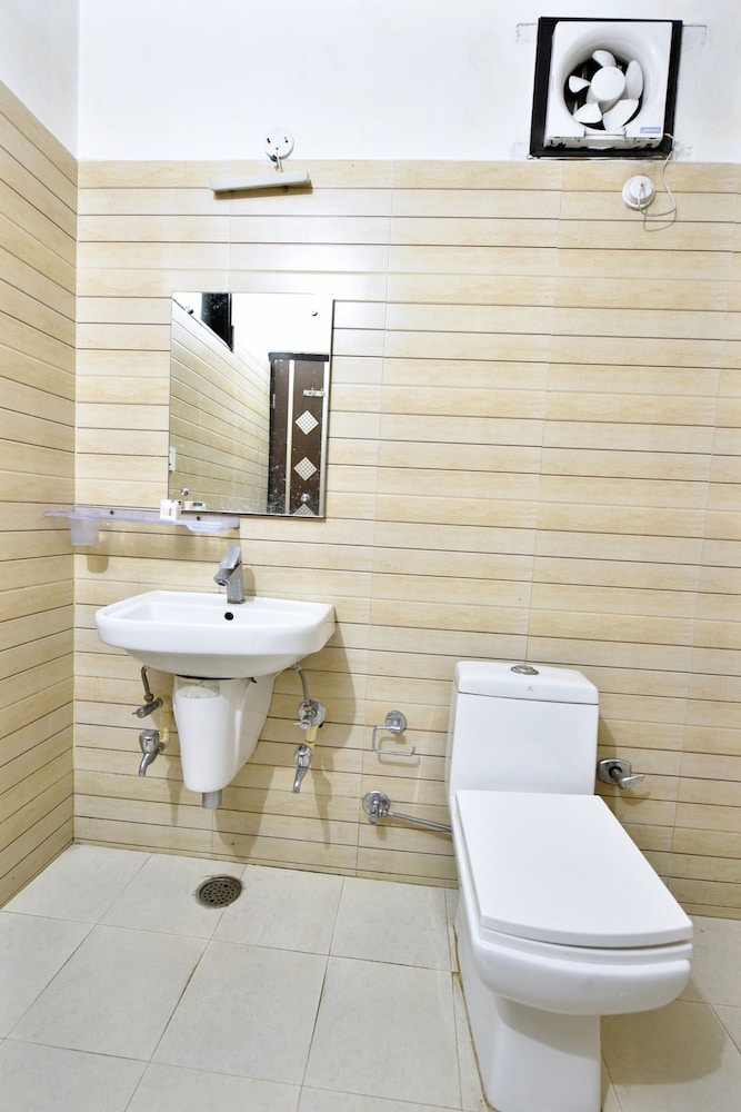 SHINING STAR RESORT 32/34
