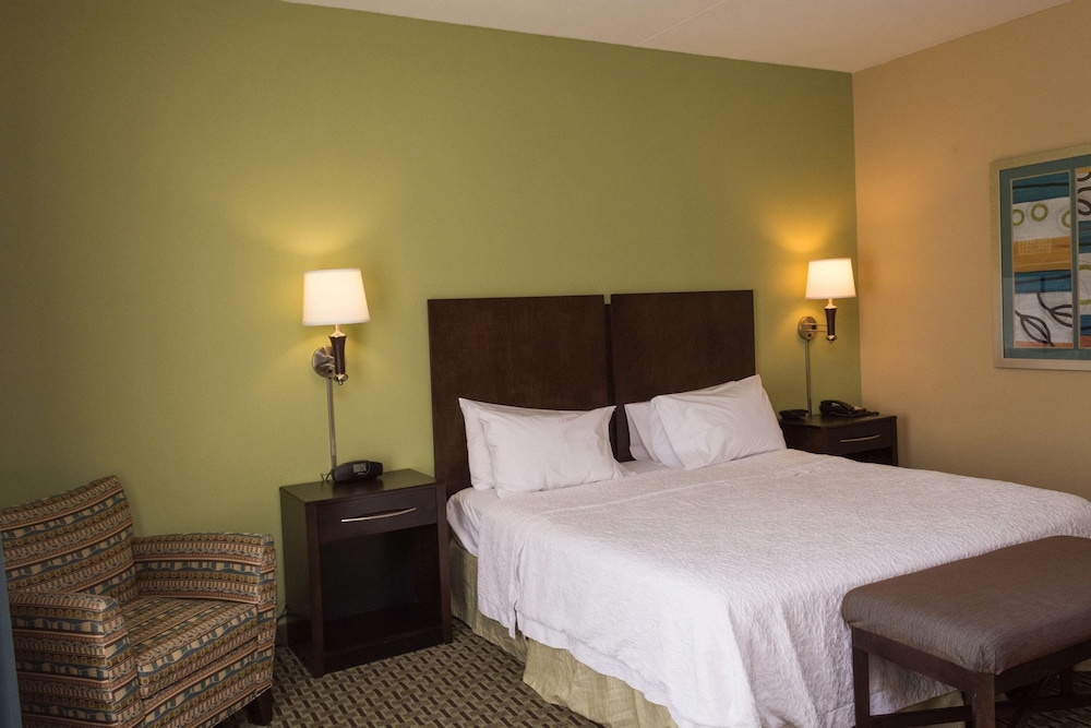 Hampton Inn Dandridge, TN 8/46