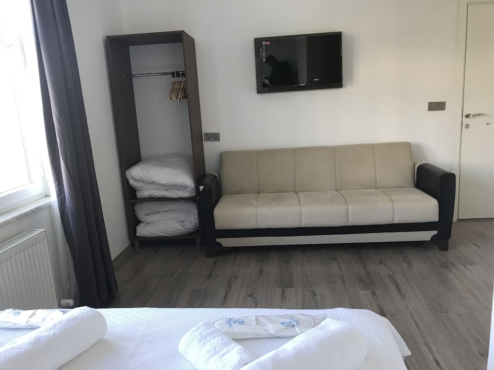 Parli Hotel 21/45