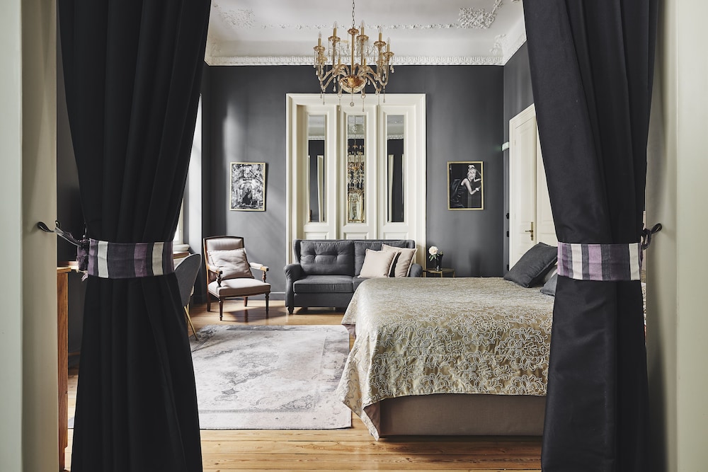 Signature, Suite, King Bed, Queen Bed, Bohemian Suites Athens 4/8