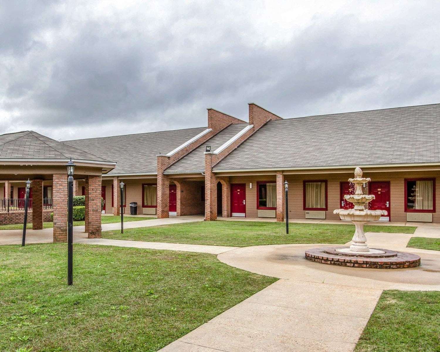 Econo Lodge Inn & Suites Enterprise, AL 29/33