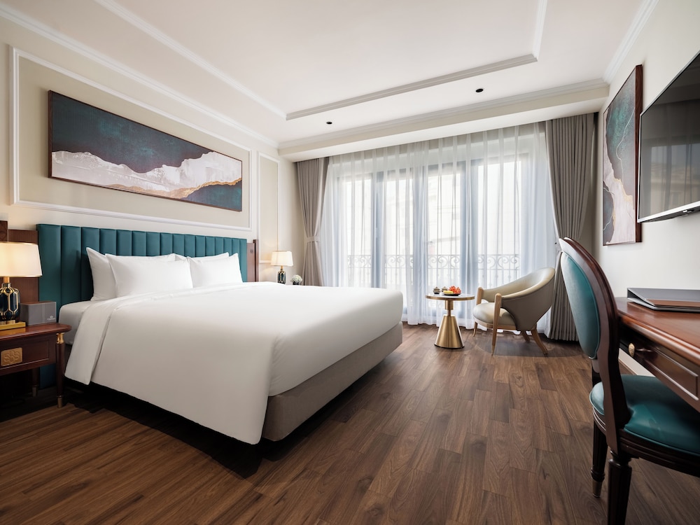 JUNIOR SUITE, CITY VIEW, BALCONY