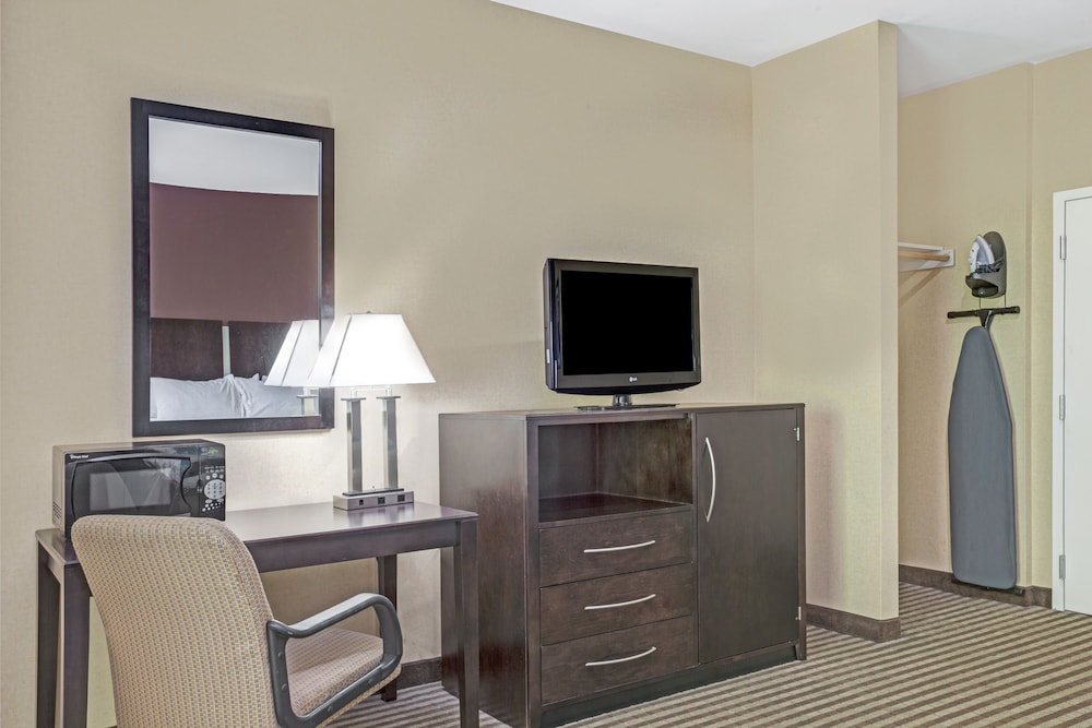 Whitney Inn & Suites 27/34