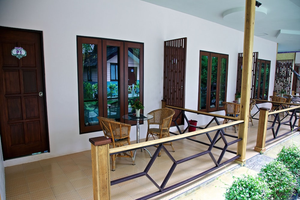 Poohbar Resort & Lotusdive 57/72