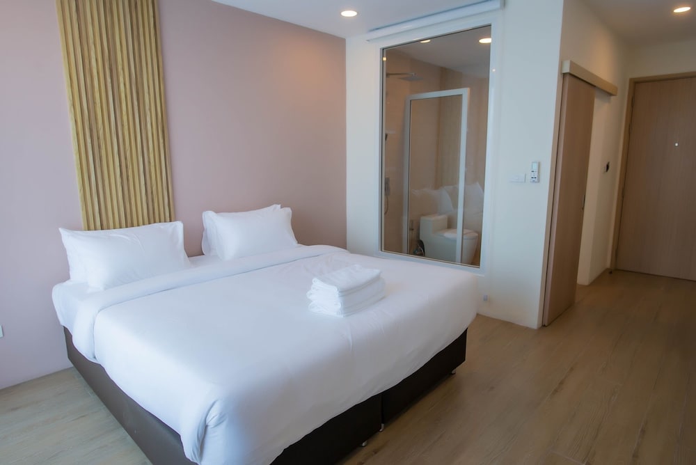 Hotel Agnes 9/25