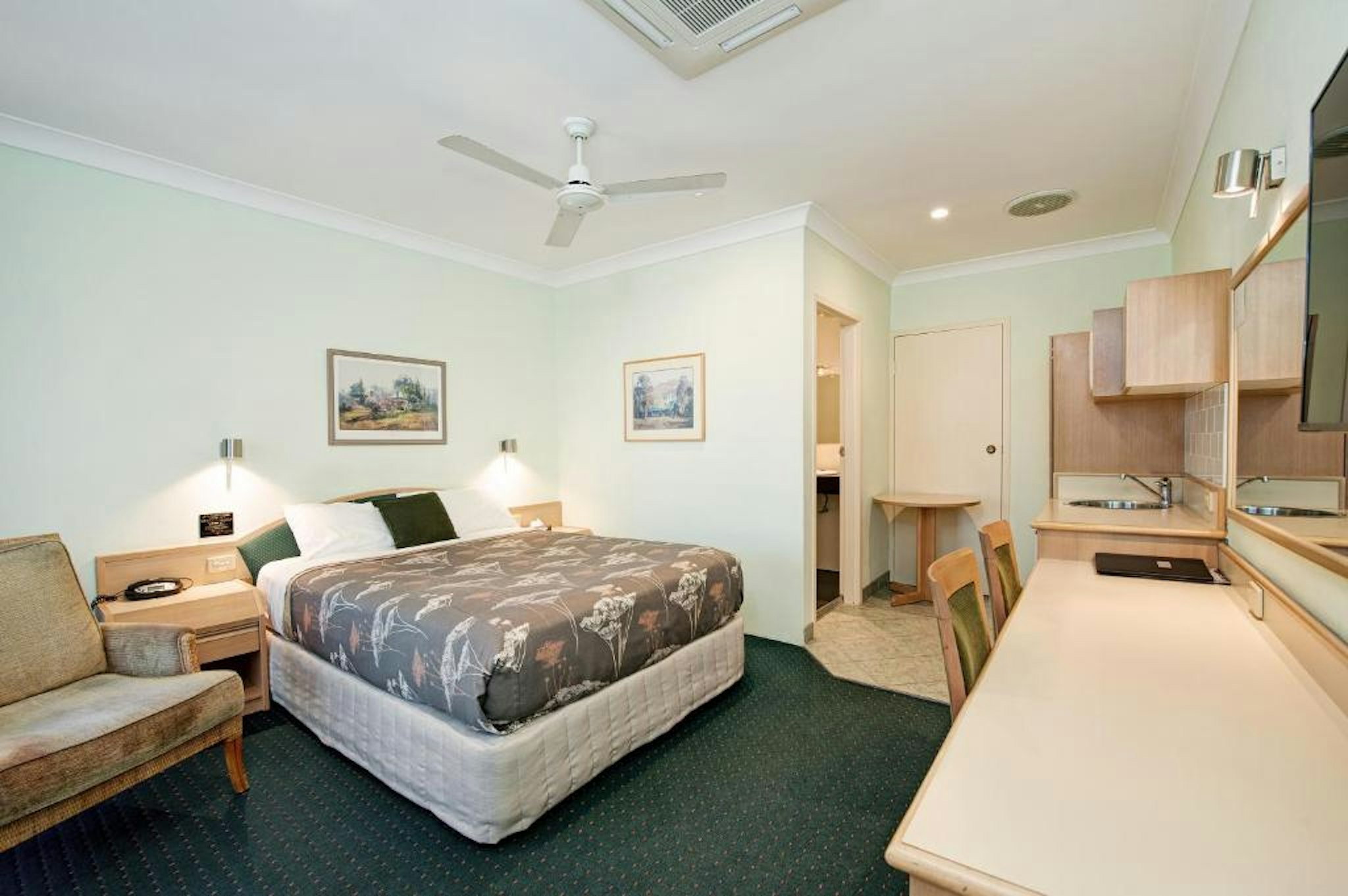 Colonial Terrace Motor Inn 12/29