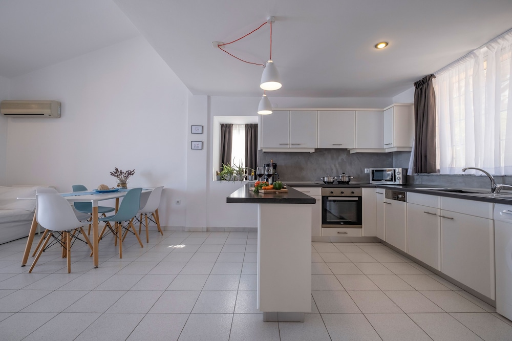 MELI APARTMENTS & VILLAS 19/50