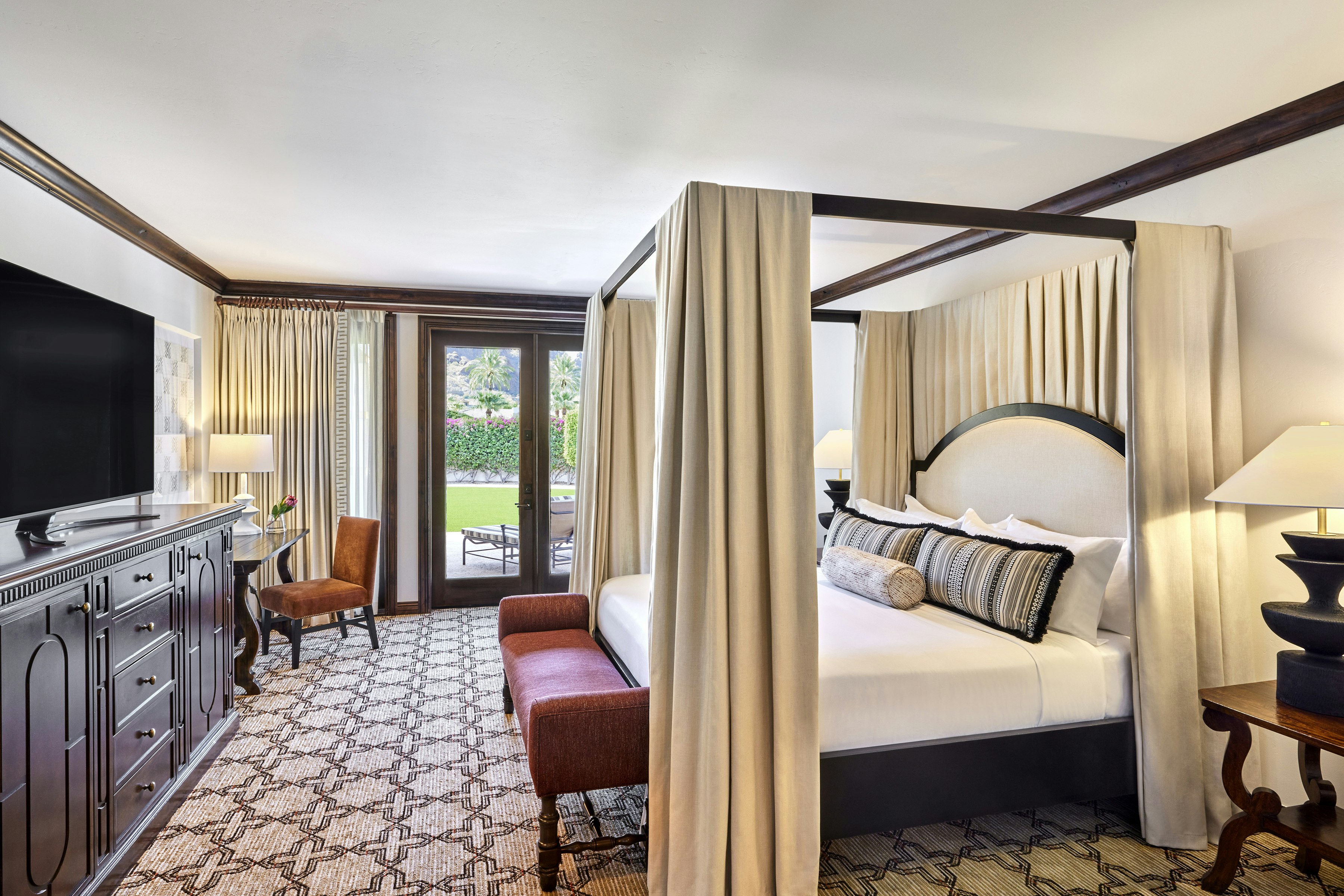 Suite, King Bed, Camelback View
