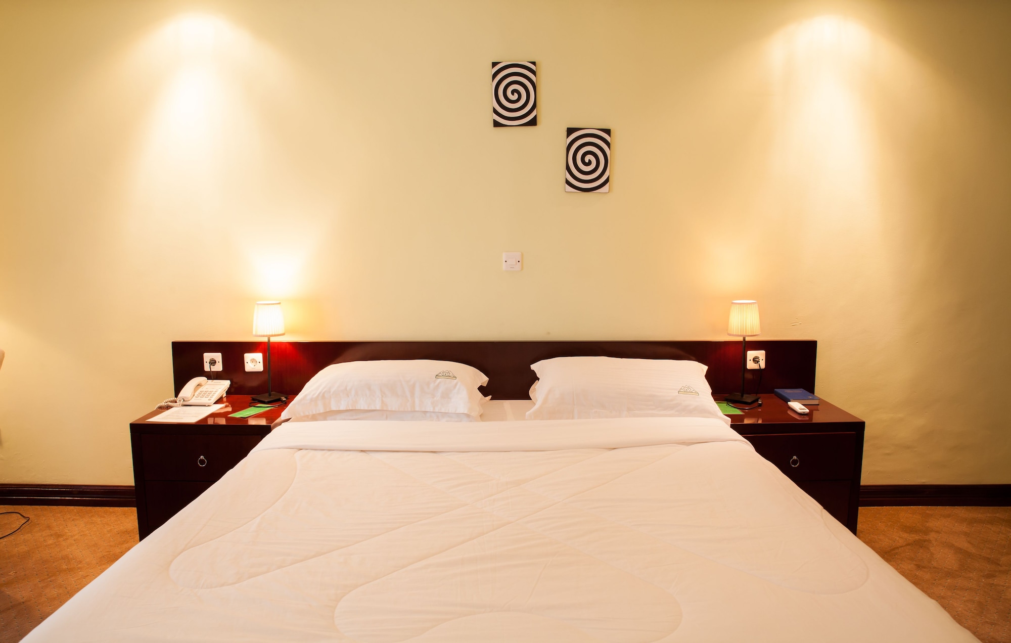 1 Bedroom, Executive, Suite, King Bed, Lake Side, Lake View
