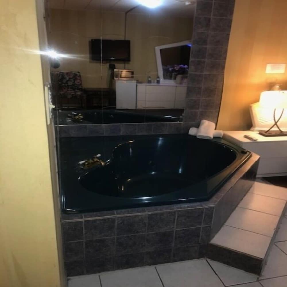 Advance Inn 49/50