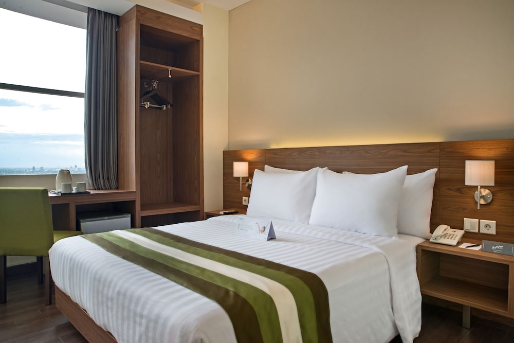 Grand Whiz Poins Square Simatupang 14/53