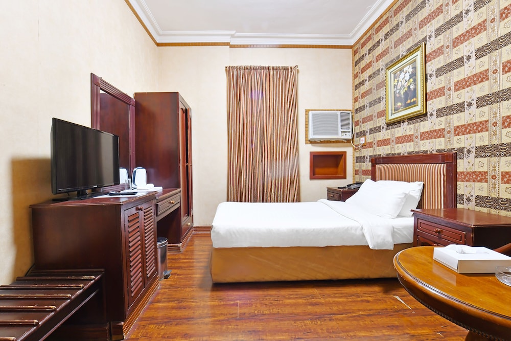 Capital O 125 Moon Plaza Hotel 29/42