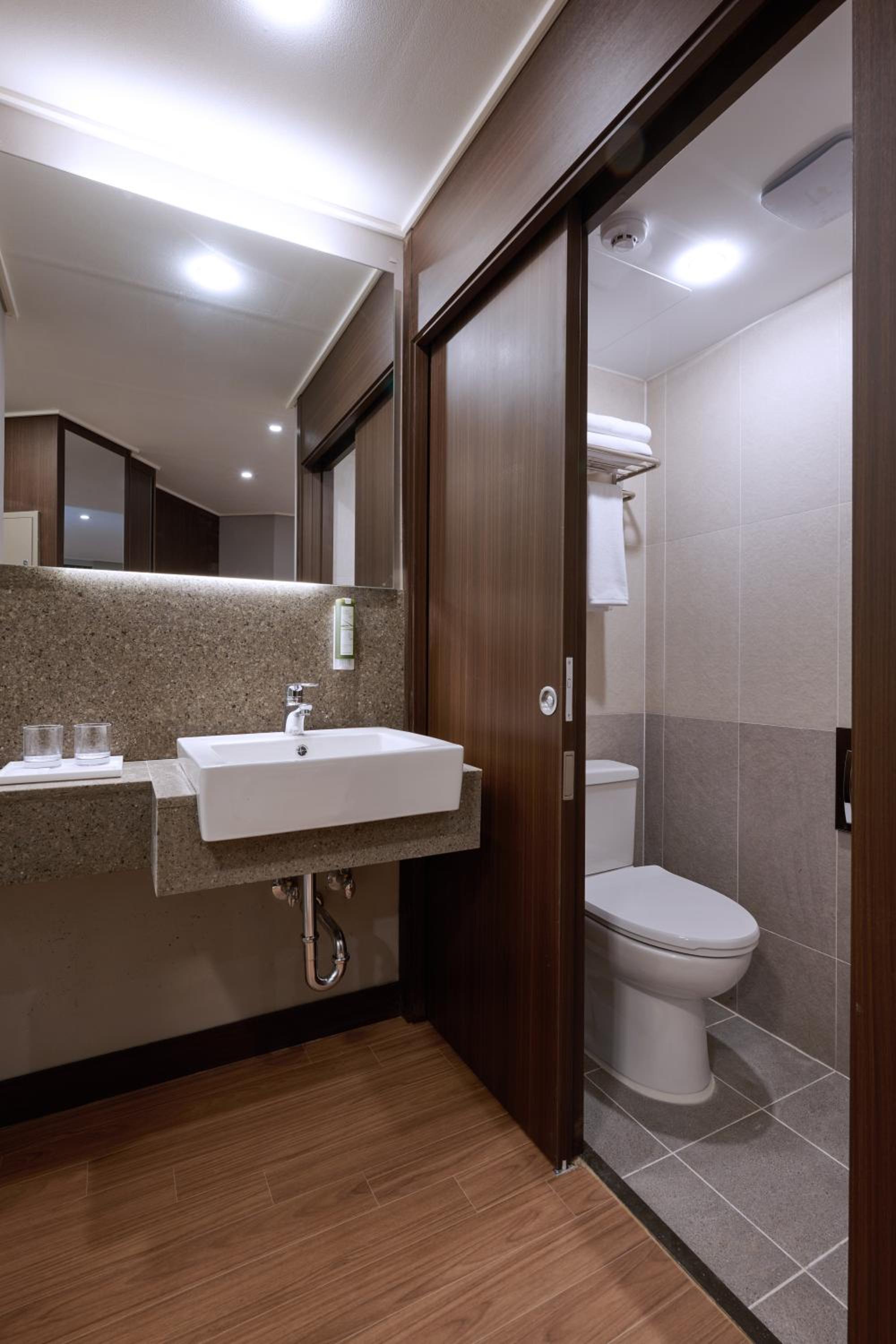 The Hotel Sokcho 50/51